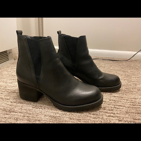 Jody Chelsea Boot, Size 11. Bought from DSW. - Picture 3 of 4